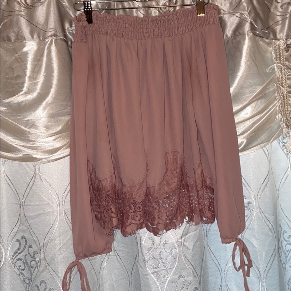 🌸EUC MOA MOA off shoulder long sleeve top